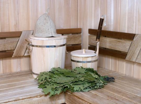 Баня с вениками, как пользоваться и их полезности